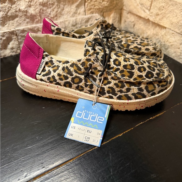 Hey Dude Girl's Wendy Youth Cheetah Hot Pink 130129758 Size Y2 /L3 Slip On Shoes - Picture 2 of 10